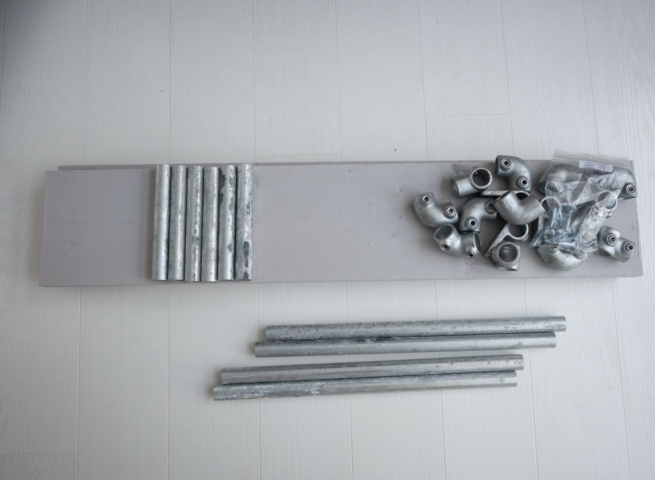 DIY sidetable van steigerbuis 