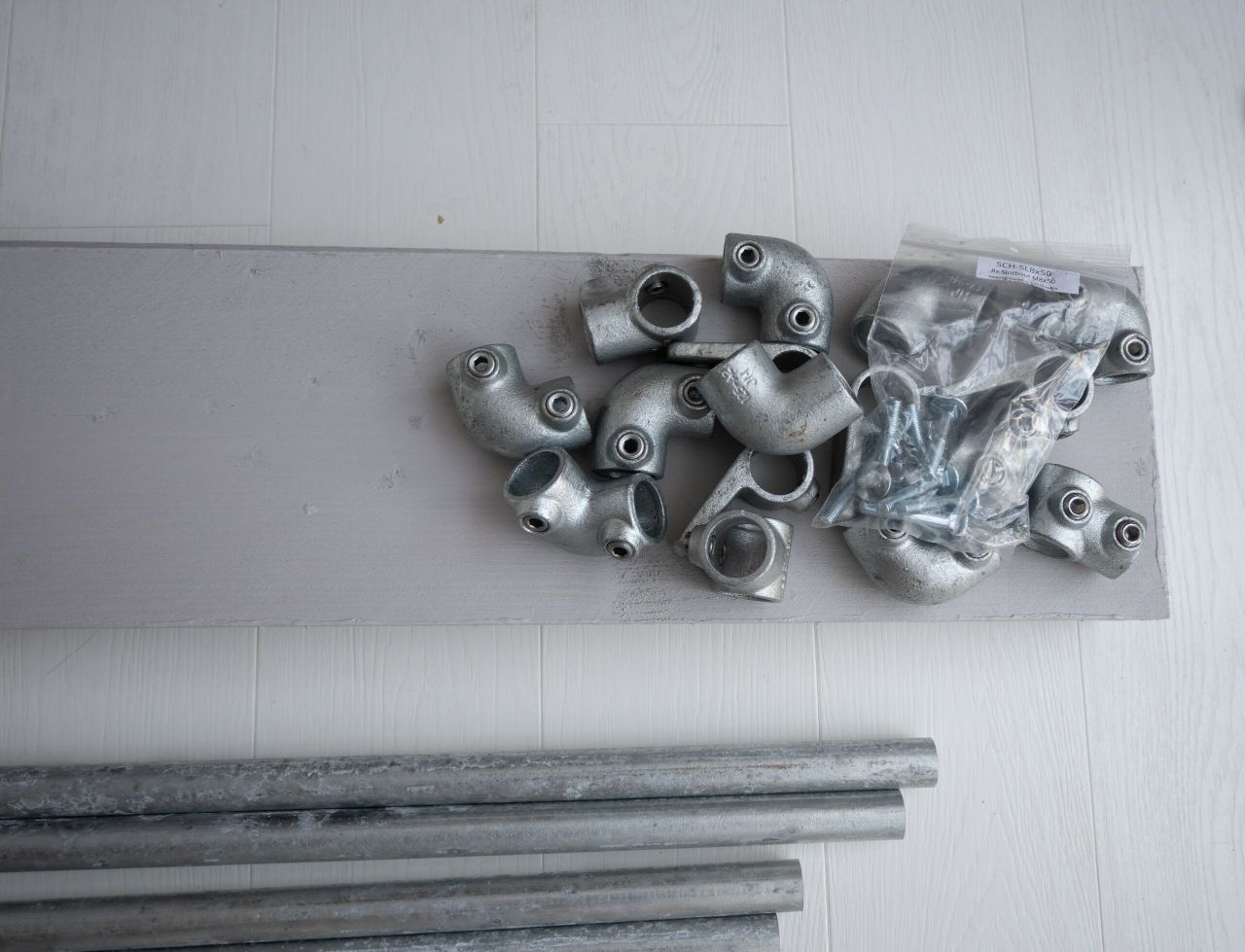 DIY sidetable van steigerbuis 